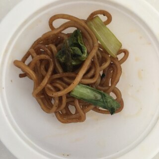 ニンニクが効いてる小松菜のソース焼きそば